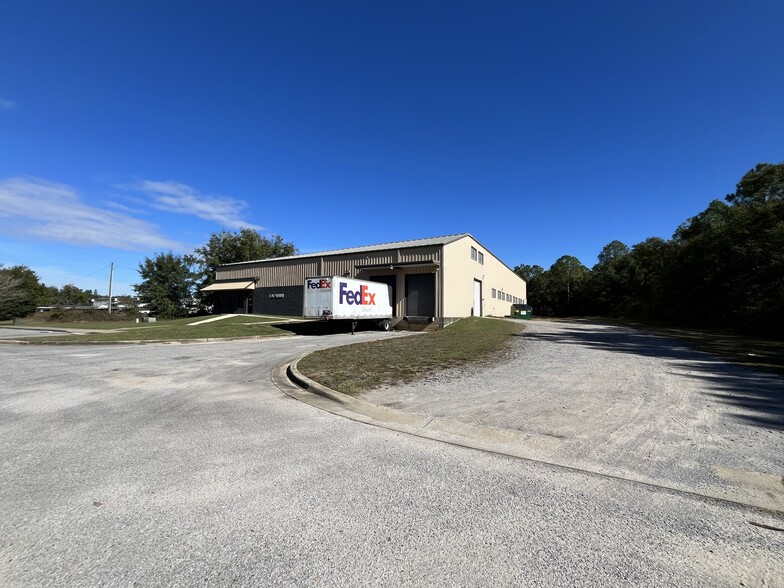 7999 Armstrong Rd, Milton, FL for sale - Building Photo - Image 1 of 11