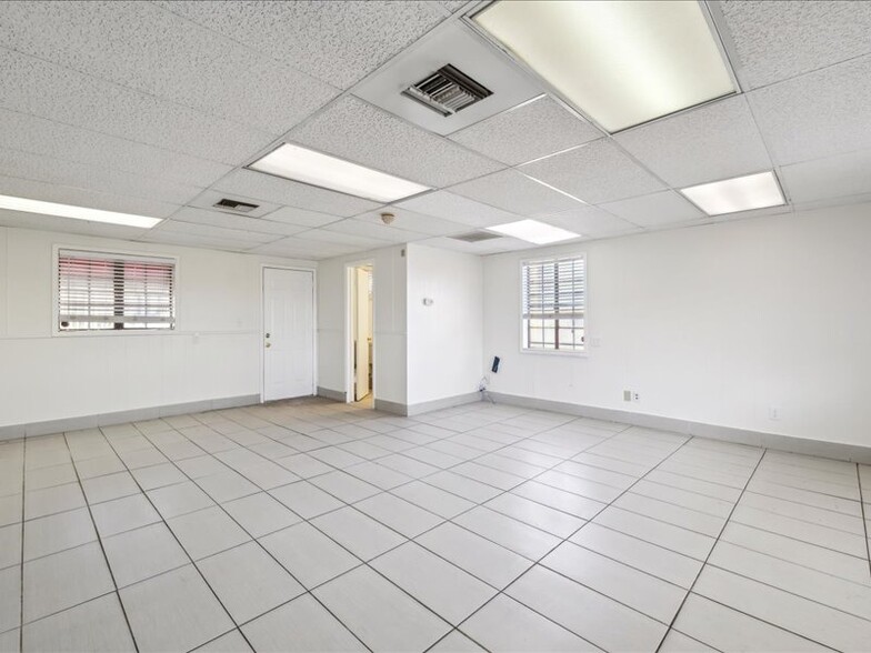 4244 S 15th Ave, Phoenix, AZ for lease - Building Photo - Image 2 of 10
