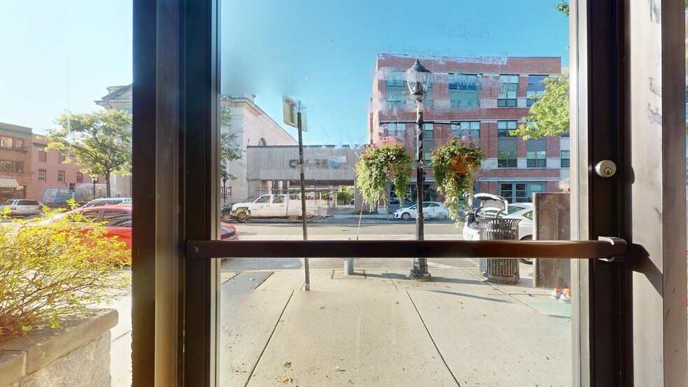 42 W Main St, Riverhead, NY for lease - Building Photo - Image 3 of 22