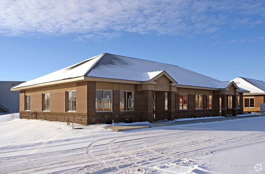 1290-1294 Hosford St, Hudson, WI for lease - Building Photo - Image 3 of 7