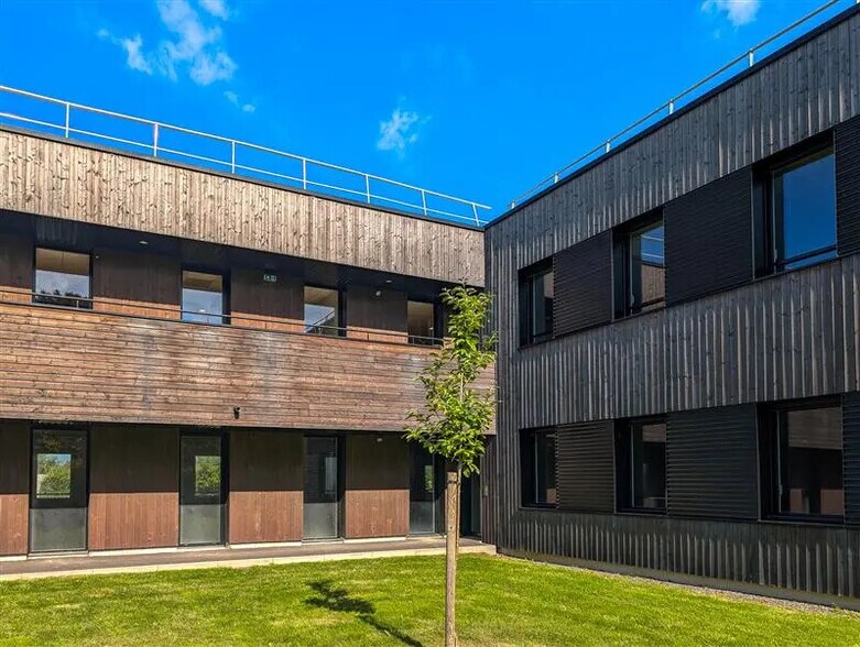 Office in Langueux for lease - Building Photo - Image 1 of 9