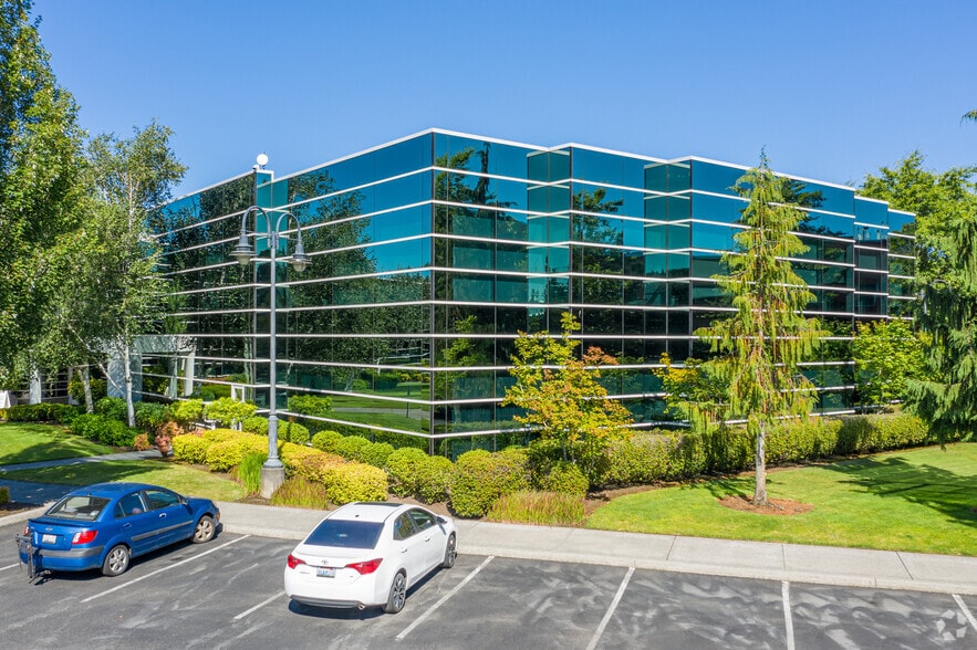 222 NE Park Plaza Dr, Vancouver, WA for lease - Building Photo - Image 2 of 6