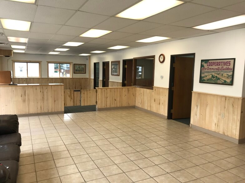 206 Union St S, Mora, MN for lease - Interior Photo - Image 2 of 8