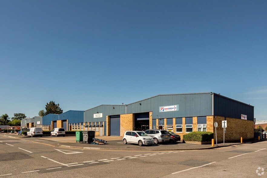 15 Liddall Way, West Drayton for sale - Primary Photo - Image 1 of 1