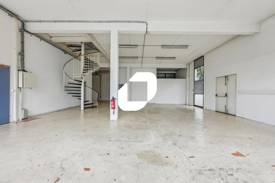 Office in Lognes for lease - Building Photo - Image 2 of 14