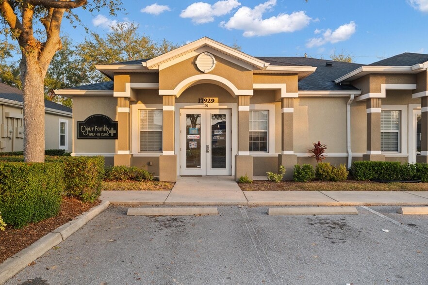 17929 Hunting Bow Cir, Lutz, FL for sale - Building Photo - Image 3 of 29