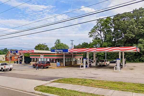 1715 E Main St, Salem, VA for sale Building Photo- Image 1 of 1