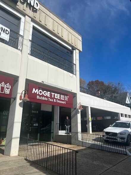 948 Walker Ave, Greensboro, NC for lease - Building Photo - Image 2 of 9