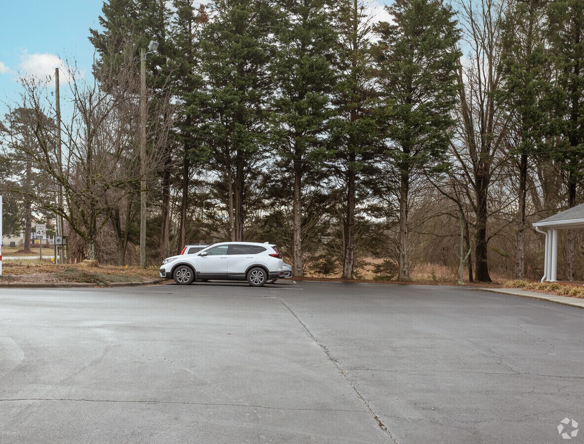 860 Salisbury St, Kernersville, NC 27284