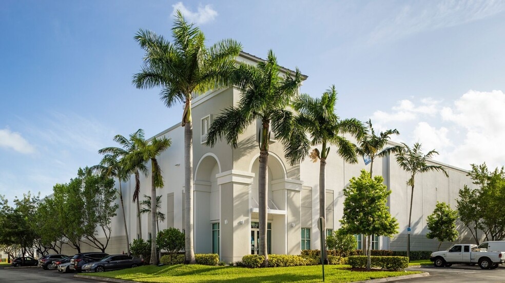 12200 NW 25th St, Miami, FL for lease - Building Photo - Image 3 of 17