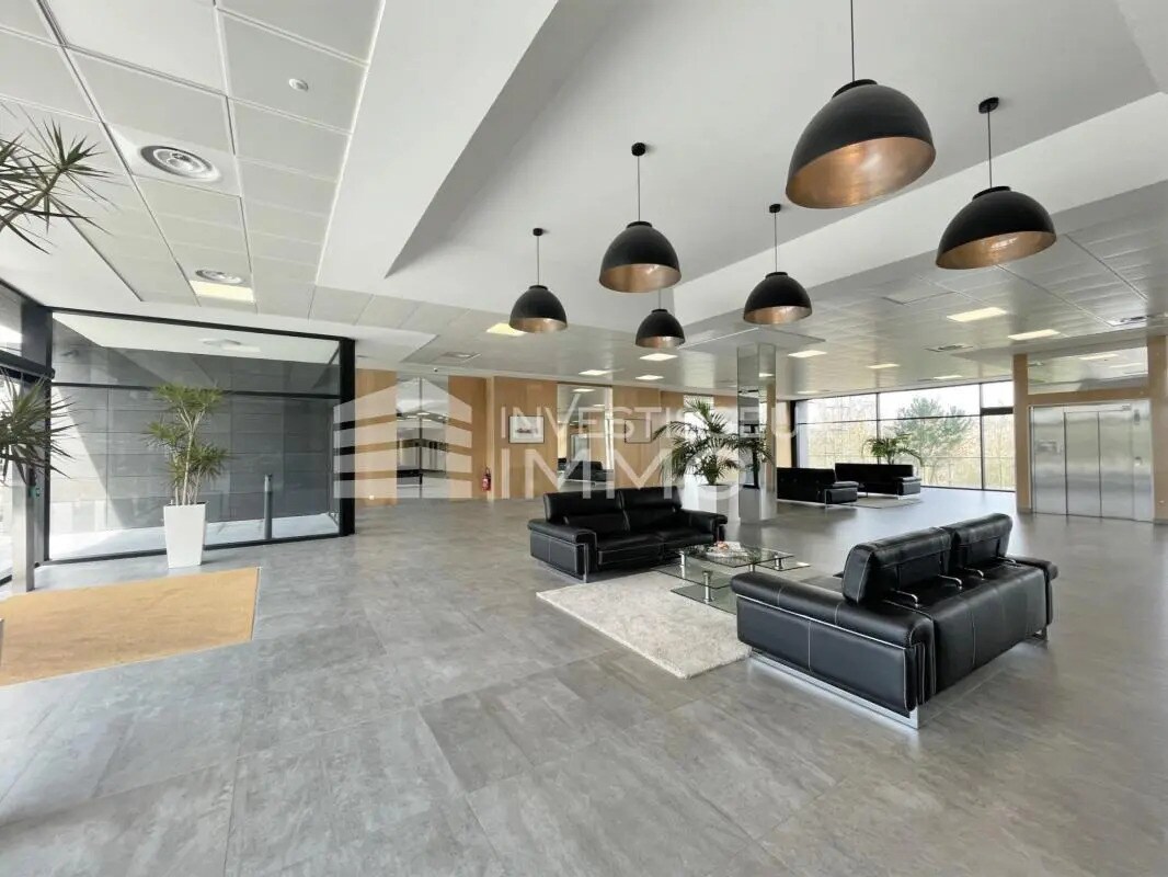 Office in Jossigny for sale Building Photo- Image 1 of 4