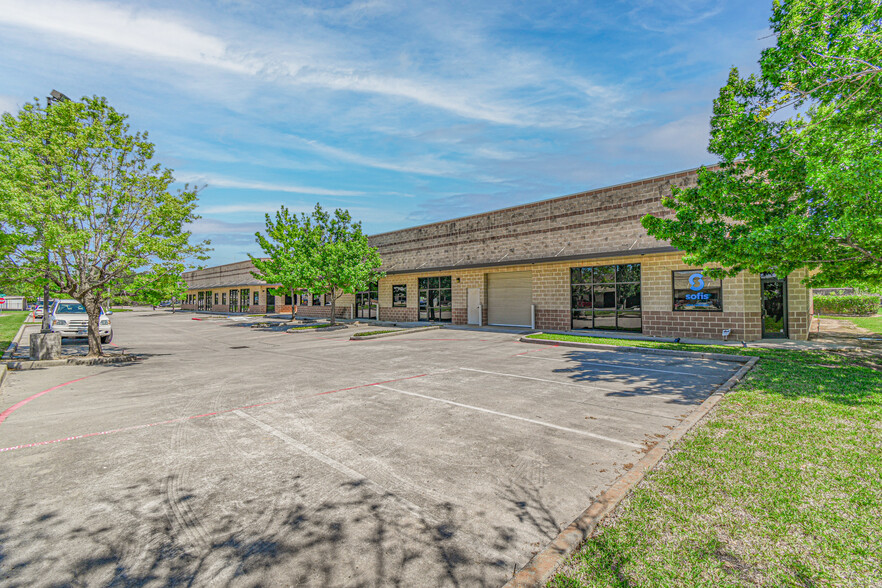 500 Spring Hill Dr, Spring, TX for lease - Building Photo - Image 3 of 15