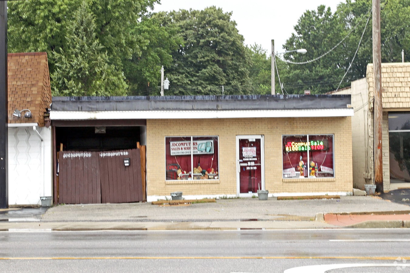 10804 St Charles Rock Rd, Saint Ann, MO 63074