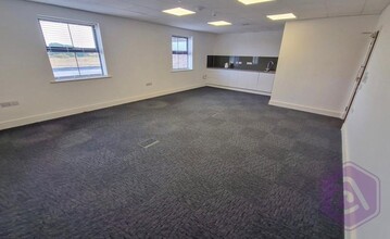 Cherry Orchard Ln, Rochford for lease Interior Photo- Image 1 of 5