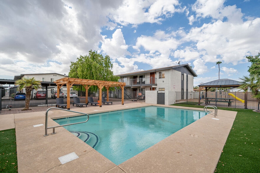 6220 W Ocotillo Rd, Glendale, AZ for sale - Building Photo - Image 1 of 29