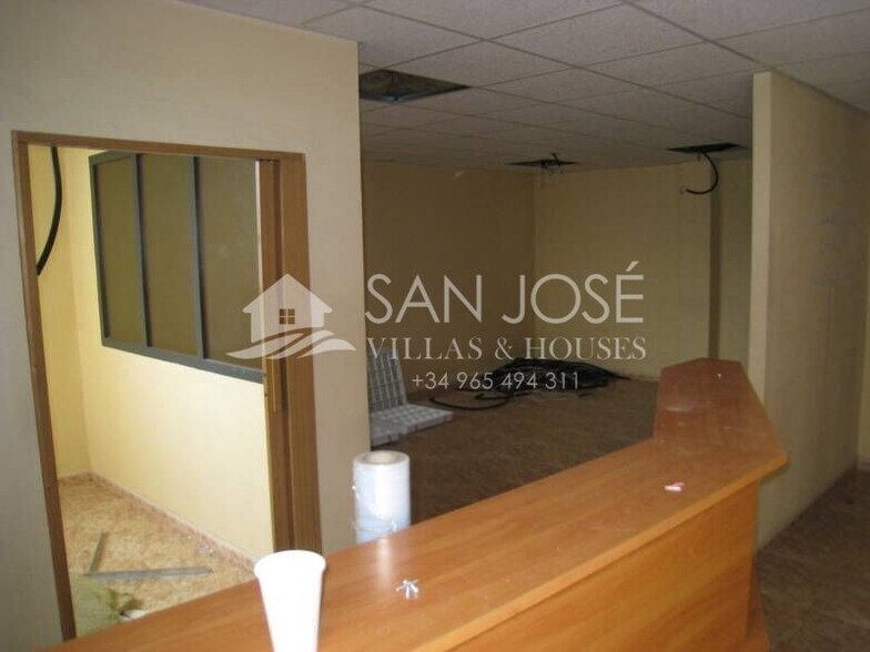 Office in Aspe for lease - Building Photo - Image 2 of 6