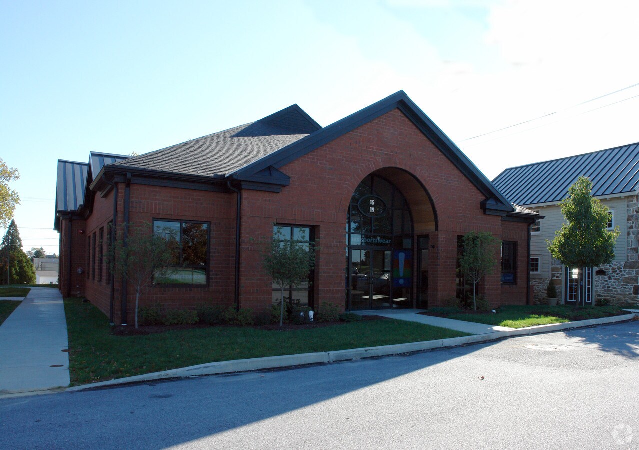 15 Dowlin Rd, Exton, PA 19341