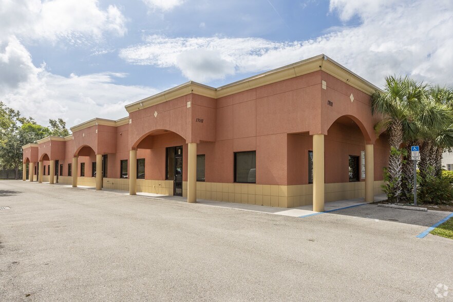 17031 Alico Commerce Ct, Fort Myers, FL for lease - Primary Photo - Image 1 of 12