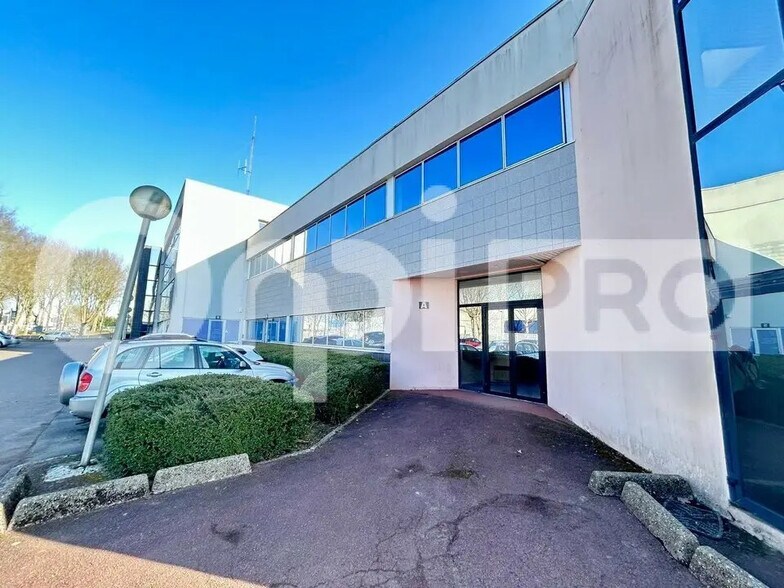 Office in Grigny for sale - Building Photo - Image 1 of 5