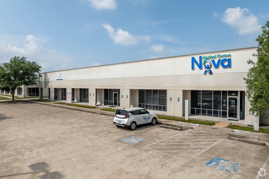 9920 W Sam Houston Pky S, Houston, TX for lease - Building Photo - Image 2 of 5