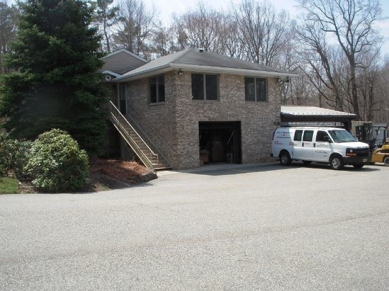 1045 Macopin Rd, West Milford, NJ for sale - Building Photo - Image 1 of 1