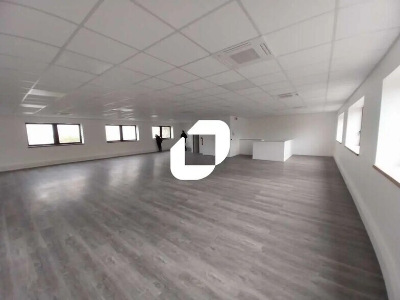 Flex in SAINT-OUEN-L'AUMONE for lease - Interior Photo - Image 2 of 10