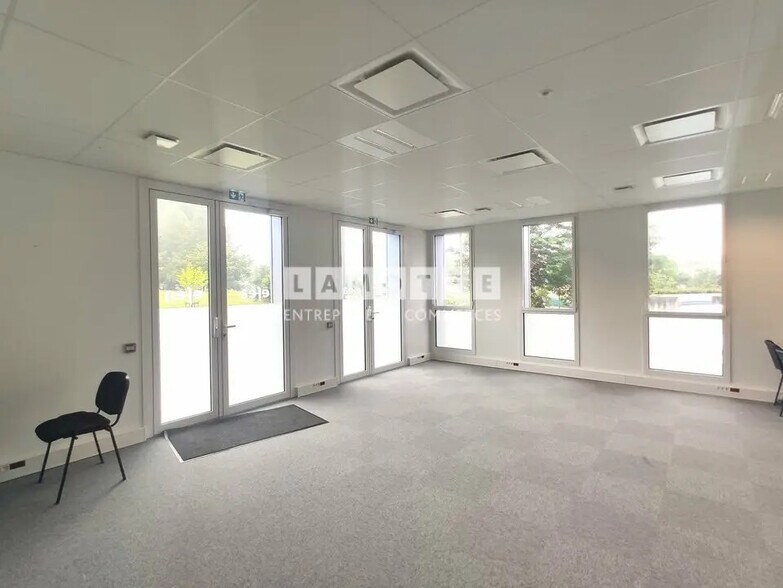 Office in Nantes for lease - Interior Photo - Image 2 of 5