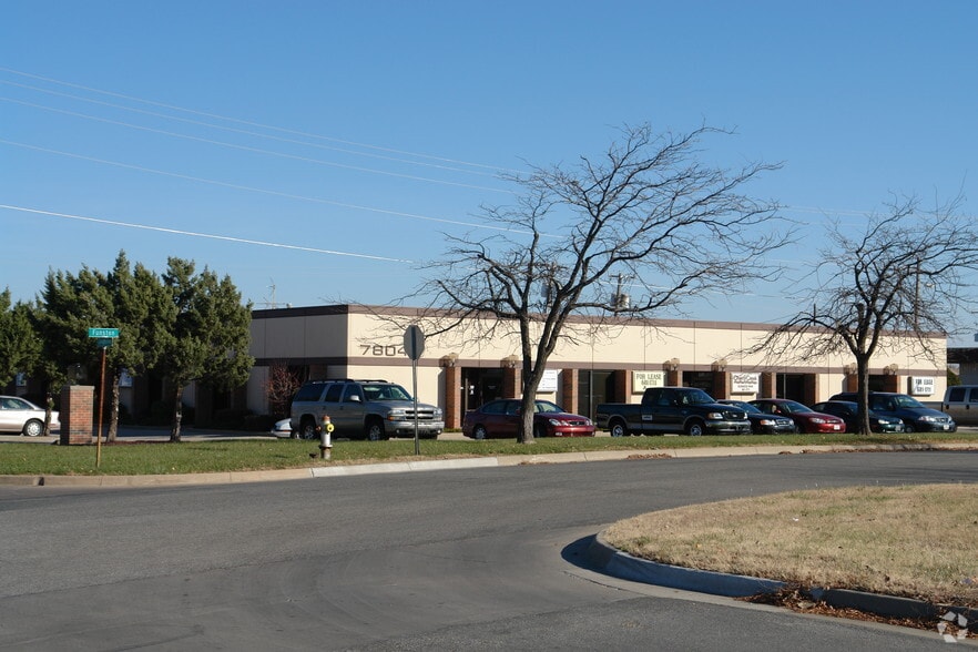 7804 E Funston St, Wichita, KS for lease - Primary Photo - Image 1 of 7