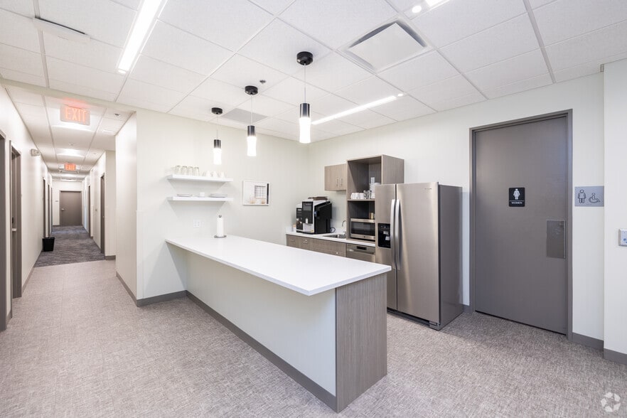 110 E Wayne St, Fort Wayne, IN for lease - Interior Photo - Image 3 of 22