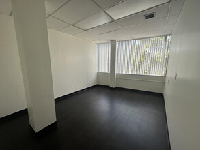 11704 Wilshire Blvd, Los Angeles, CA for lease Interior Photo- Image 2 of 6