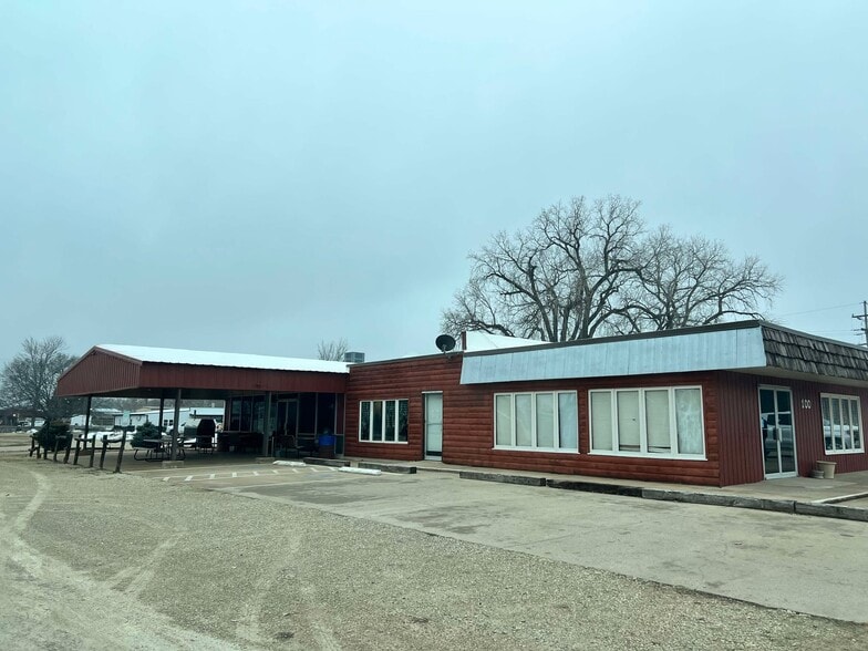 100 SE 5th St, Abilene, KS for lease - Building Photo - Image 3 of 13