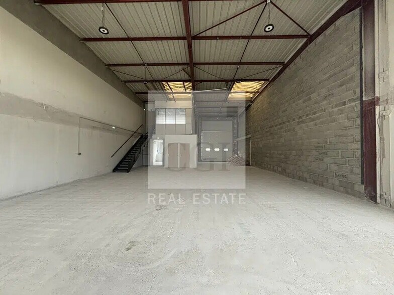 Flex in Chassieu for lease - Building Photo - Image 2 of 10