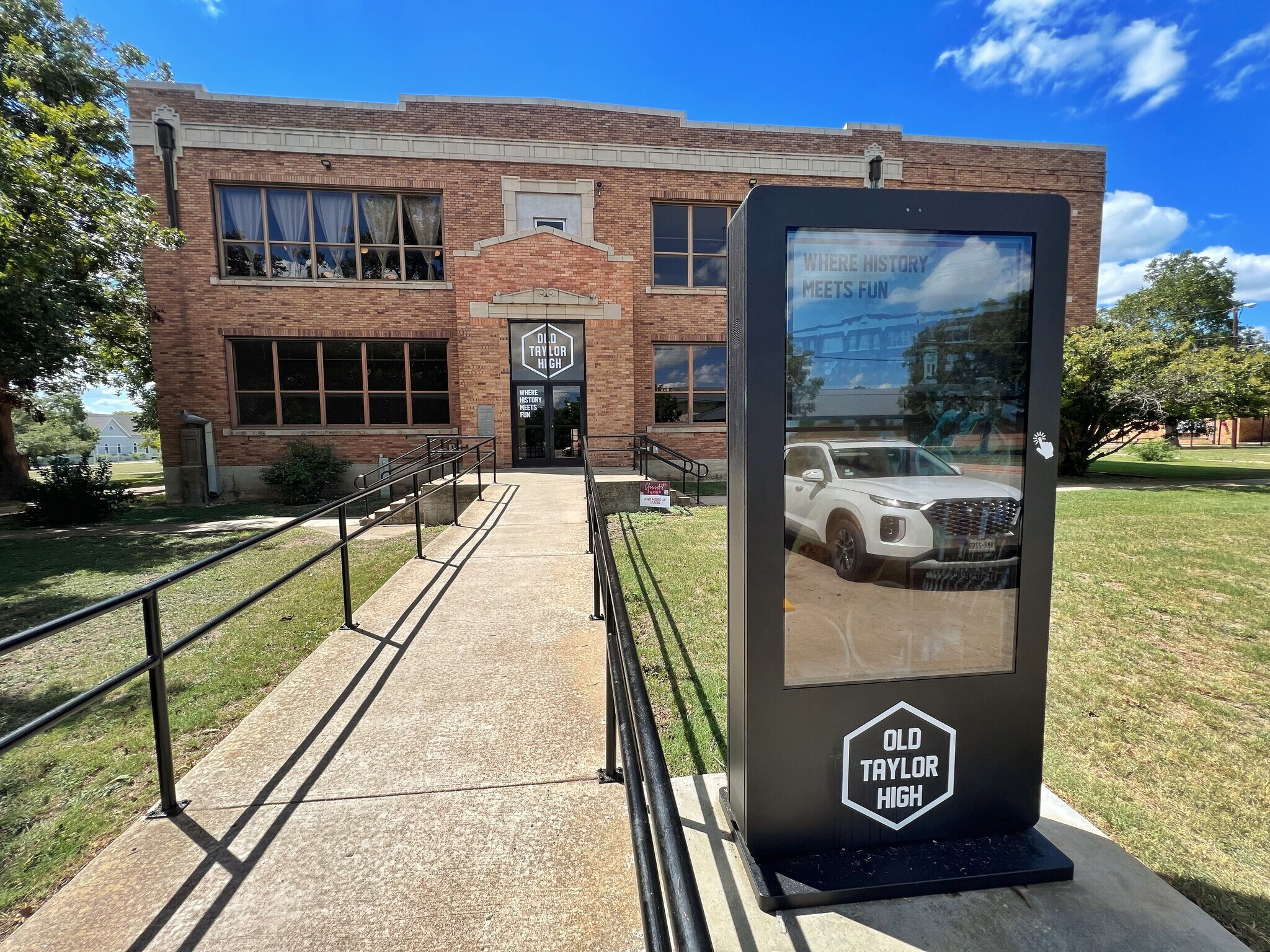 410 W 7th St, Taylor, TX for lease Building Photo- Image 1 of 39