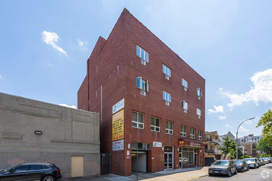 15 Bay 29th St, Brooklyn, NY for lease - Building Photo - Image 2 of 3