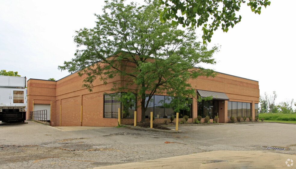 6864 Cochran Rd, Solon, OH for lease - Primary Photo - Image 1 of 1