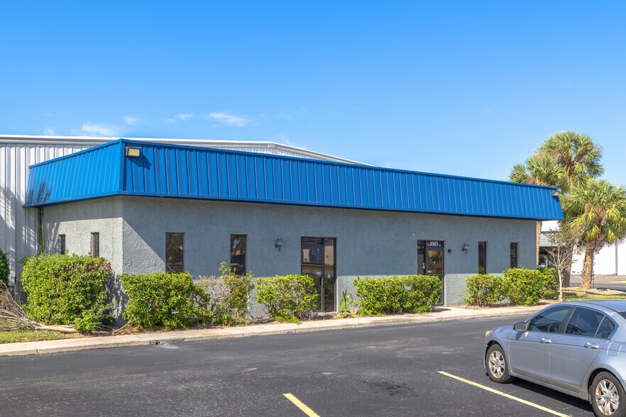 2363 Industrial Blvd, Sarasota, FL for lease - Building Photo - Image 2 of 10