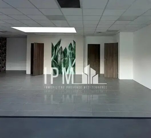 Retail in Roquevaire for lease Interior Photo- Image 1 of 6