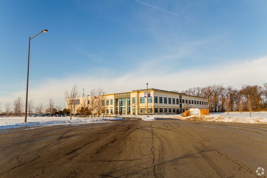 2880 Vision Ct, Aurora, IL for sale - Primary Photo - Image 1 of 5