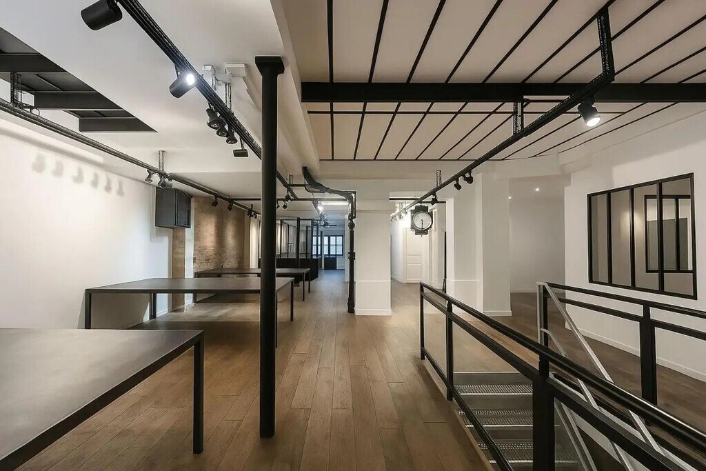 Location Bureaux 485 m² - Photo 1