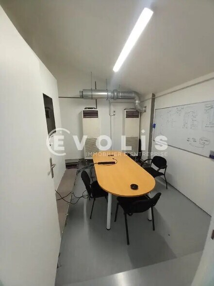 Office in Gentilly for lease - Building Photo - Image 2 of 10