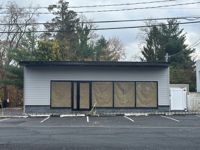 108 Washington Dr, Centerport, NY for lease - Building Photo - Image 2 of 10