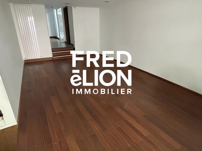 Retail in Paris for lease - Interior Photo - Image 3 of 3