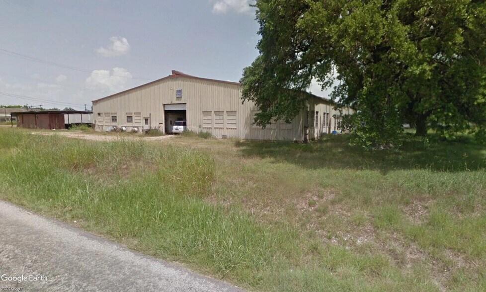 100 & 601 Hickey, Yoakum, TX 77995 Investment Opportunity