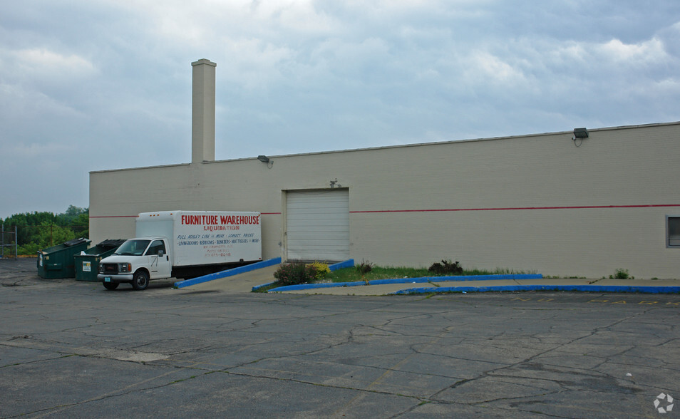 1610 Washington Ave, Racine, WI for lease - Building Photo - Image 3 of 3