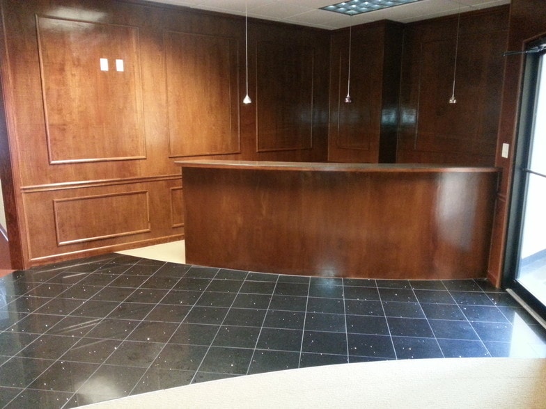 4 West Dr, Chesterfield, MO for lease - Interior Photo - Image 3 of 11