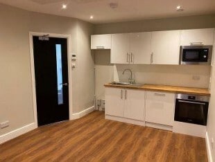 77 London Rd, Ewell for lease Interior Photo- Image 1 of 4