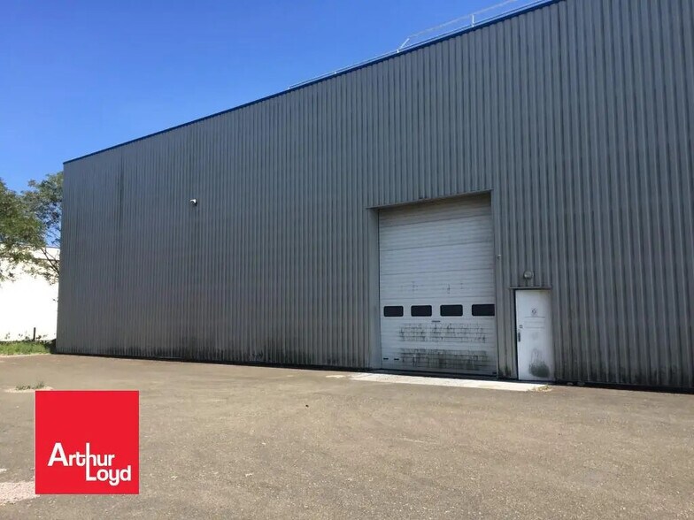Flex in Dreux for lease - Building Photo - Image 1 of 2