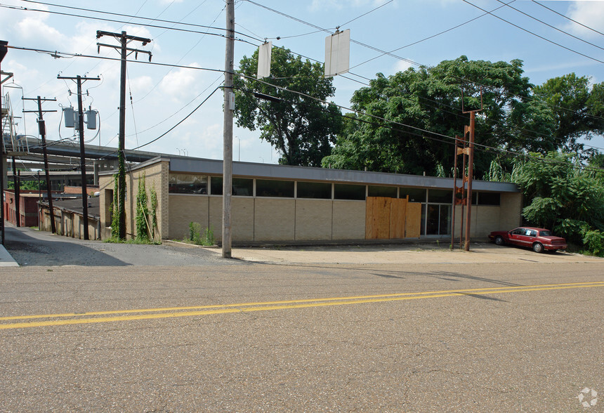 CBD  Mixed-Use Retail/ Office/ Warehouse portfolio of 2 properties for sale on LoopNet.com - Primary Photo - Image 3 of 4