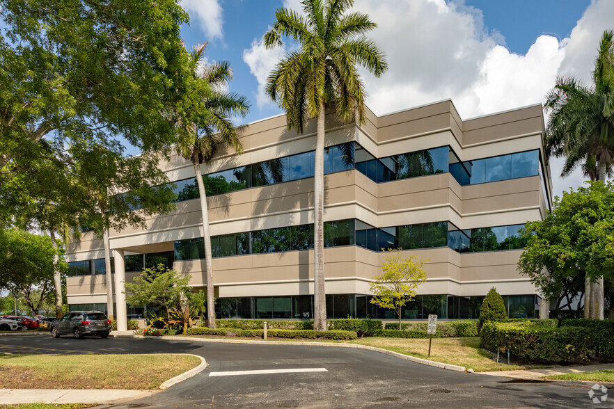 6365 NW 6th Way, Fort Lauderdale, FL for lease - Primary Photo - Image 1 of 13