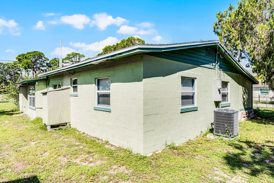 102 Orange Ave, Edgewater, FL for sale - Building Photo - Image 2 of 20